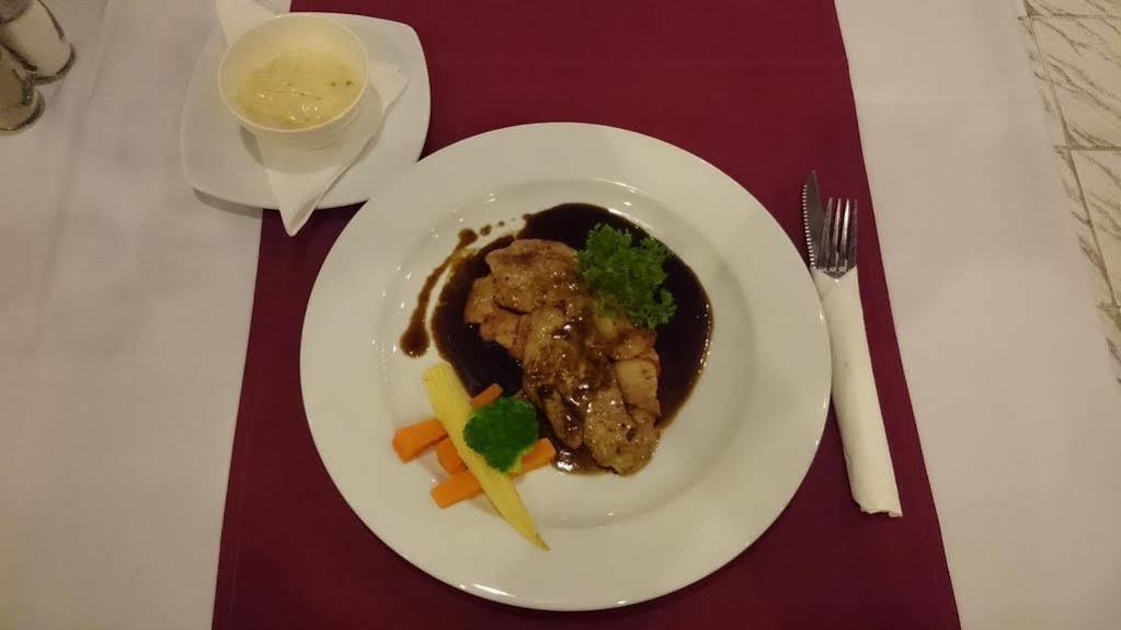 Bellmans Restaurant & Guesthouse Karon Buitenkant foto