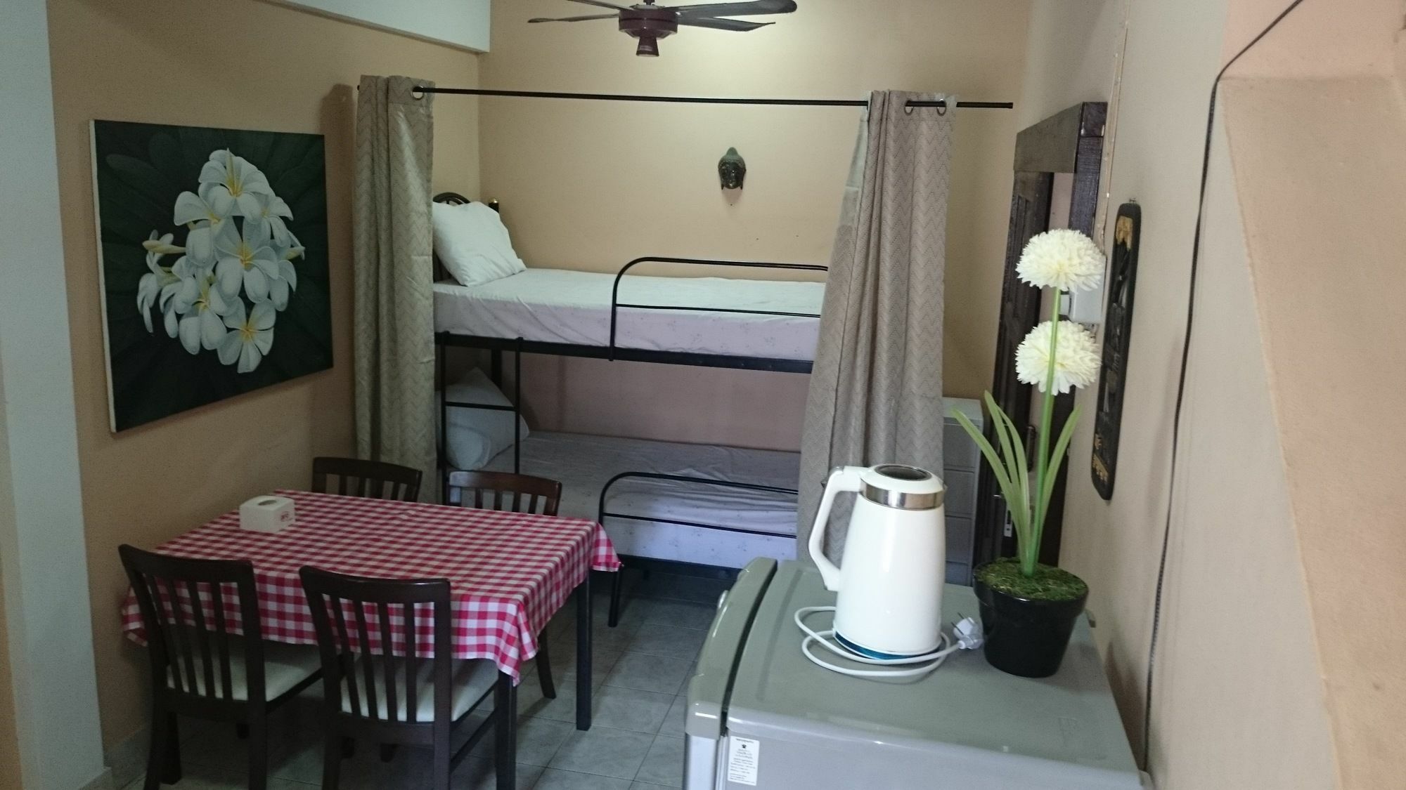 Bellmans Restaurant & Guesthouse Karon Buitenkant foto