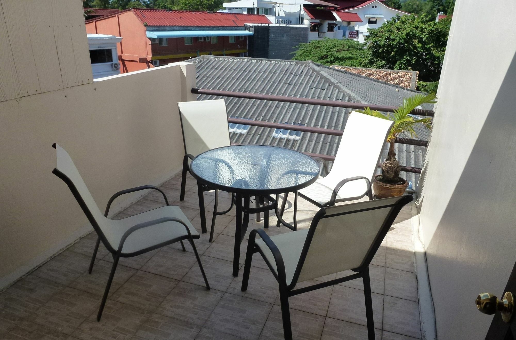 Bellmans Restaurant & Guesthouse Karon Buitenkant foto