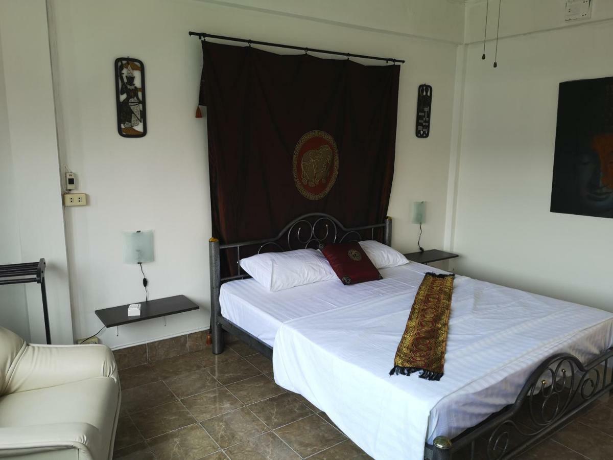 Bellmans Restaurant & Guesthouse Karon Buitenkant foto